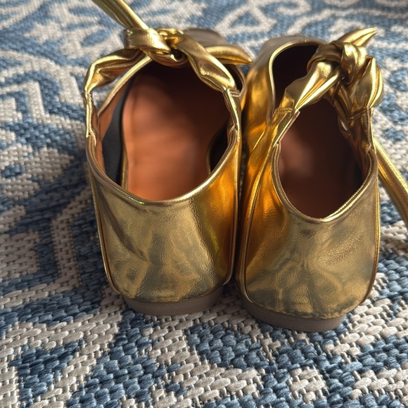 Gold Women's Shoes with Bow Detail NEW - Picture 3 of 6
